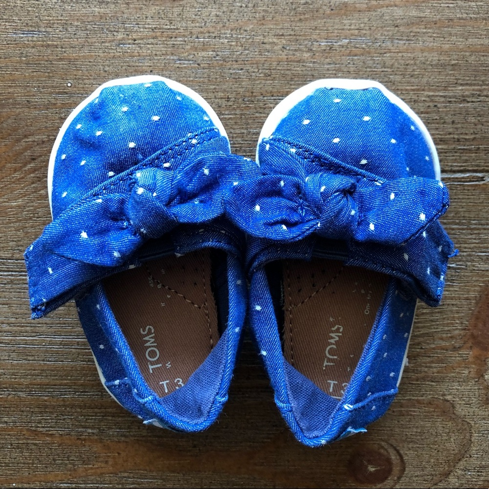 Imperial Blue Dot Chambray Bow Tiny TOMS SZ 3